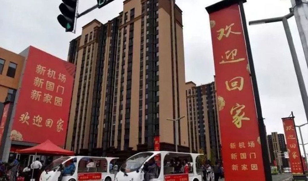 北京大興空港噪聲區拆遷安置社區垃圾桶補貨完成